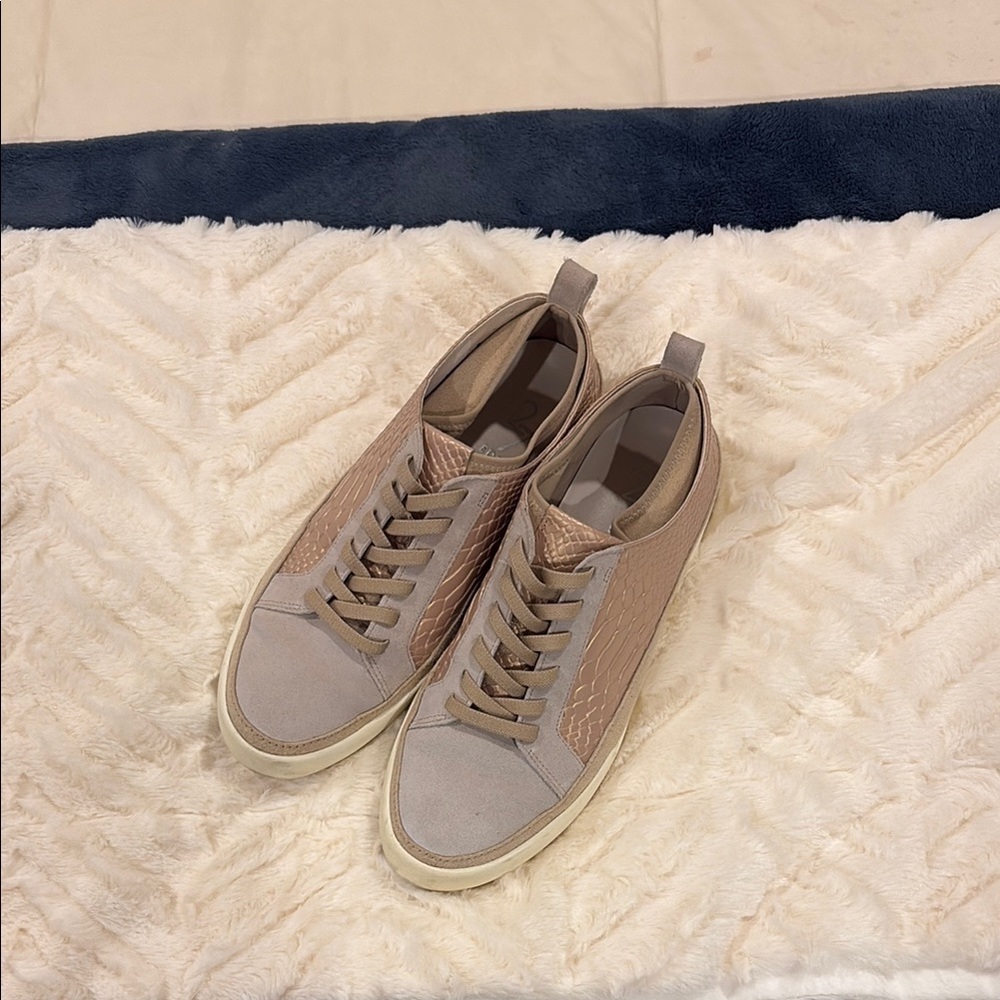 27 EDIT Tan and Gray Sneakers with Minimalist Design